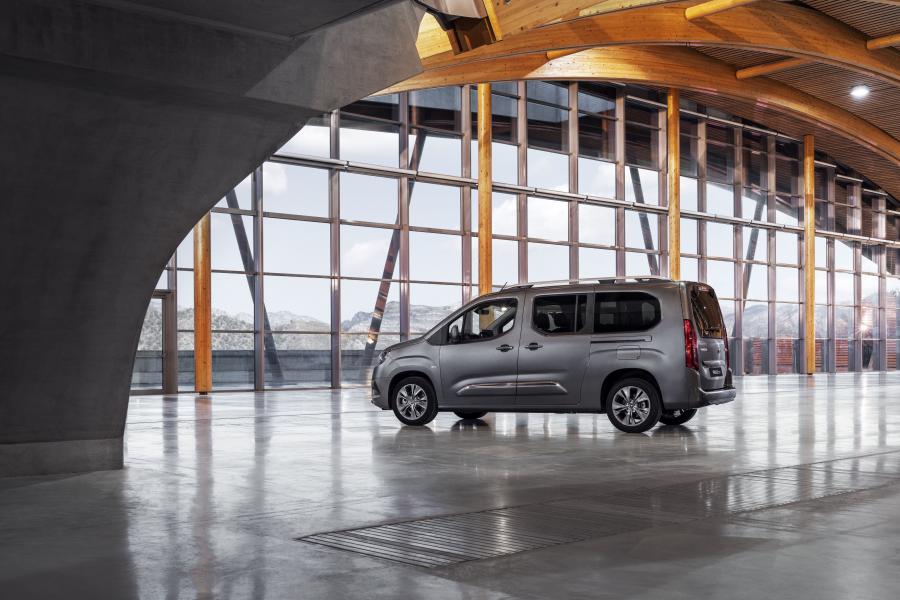  Toyota ProAce City Verso Long 2019 года  (EU) (фото 8 из 34)